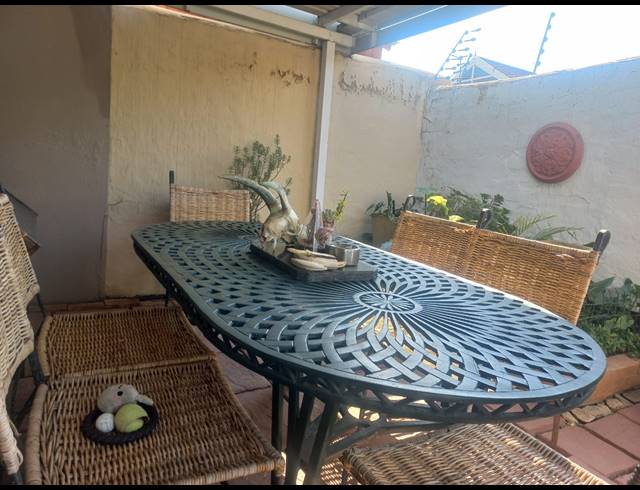 2 BEDROOM SECTIONAL TITLE TO LET IN HEIDELBERG CENTRAL
